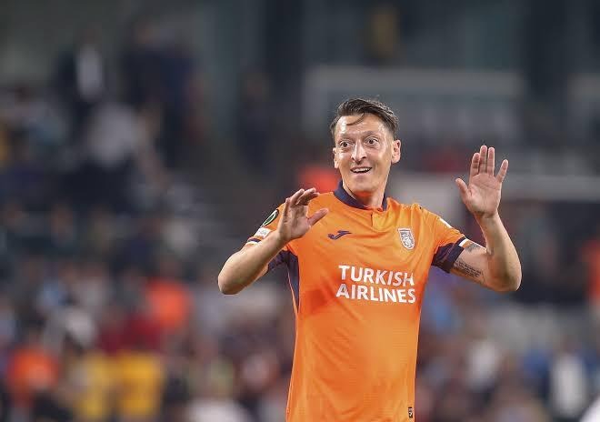 Özil khép lại sự nghiệp thi đấu chuyên nghiệp tại İstanbul Başakşehir sau những năm tháng đáng nhớ 